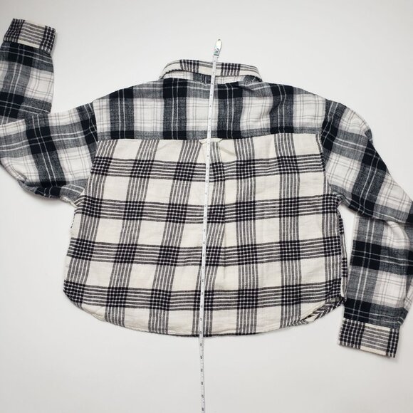 American Eagle Flannel Crop Shirt Women's Medium Black & Cream Plaid Western NWT - Picture 7 of 16